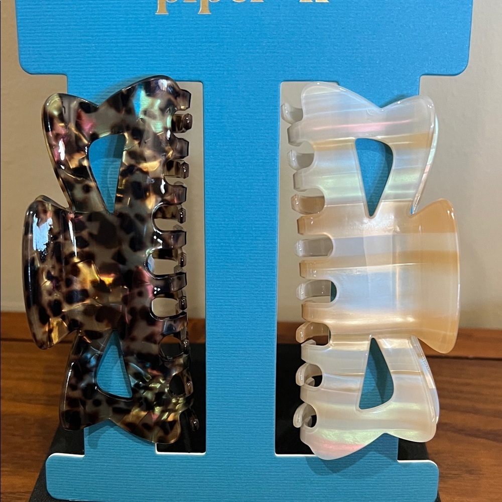 Piper K | Tortoise & Iridescent Cream Hair Clips - Picture 6 of 8